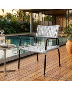 Poltrona Por&atilde; em Junco Sint&eacute;tico A&ccedil;o Preto com Bra&ccedil;os para Jardim Varanda Gourmet Lazer - Branco